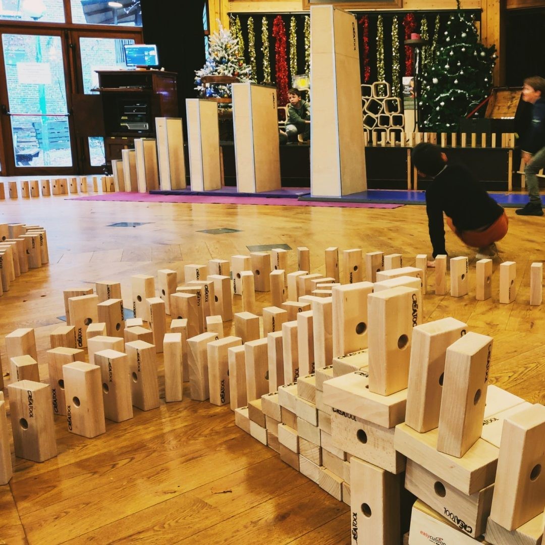 GIANT Domino Drop